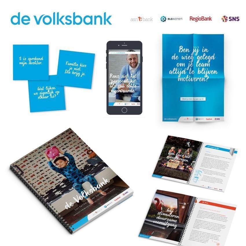 Dit is een collectie van beelden van de interne campagne voor De Volksbank om de nieuwe merkpropositie 'Bankieren met de menselijke maat' We zien verschillende blauwe posters met witte teksten, blauwe stickers met teksten over familie en een smartphone met daarop een man en een quote in witte tekst. Ook zien we het interne merkboekje waarin het merkgeloof wordt uitgelegd. op de cover staat een jongetje in pyjama daar een roze spaarvarken omhoog haalt. ook zien we twee spreads van de volksbank en de ASN bank. met mensen die op een rommelmarkt zitten en een gebreide eekhoorn. Deze campagne en activatie werd medebedacht, geschreven, gemaakt en ontworpen door Activates merkversterkend reclamebureau uit Sassenheim in vast dienstverband van Onze Kapel uit Haarlem.
