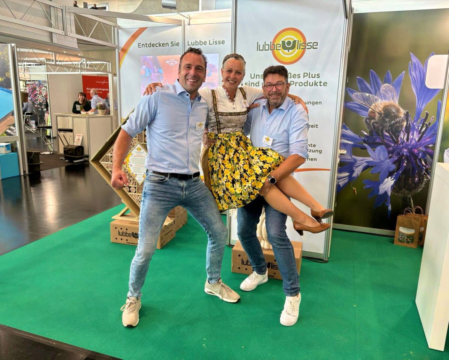 Branding logo huisstijl promotie flyer folder brochure stand event beurs design Lubbe Lisse uit Lisse door merkversterkend reclamebureau Activates uit Sassenheim Teylingen Bollenstreek