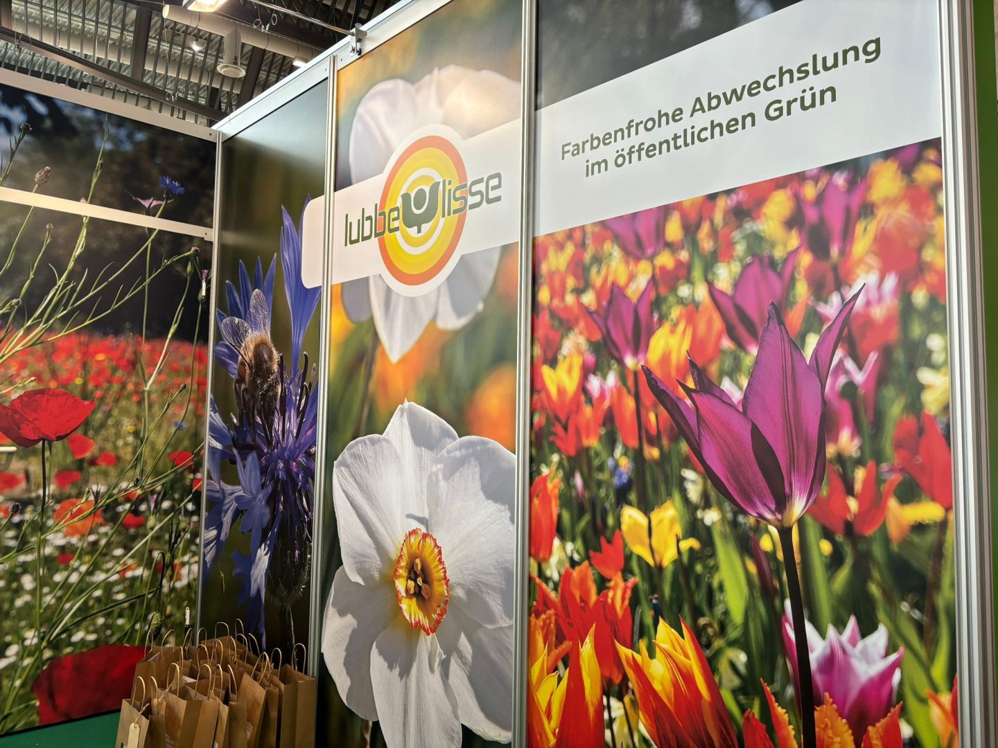 Branding logo huisstijl promotie flyer folder brochure stand event beurs design Lubbe Lisse uit Lisse door merkversterkend reclamebureau Activates uit Sassenheim Teylingen Bollenstreek